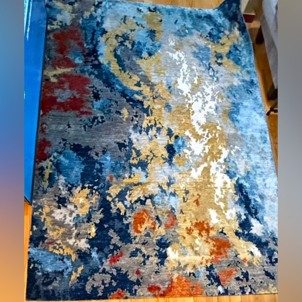 The rug is 6x9, beautifully colored, no stains, SAFAVIEH